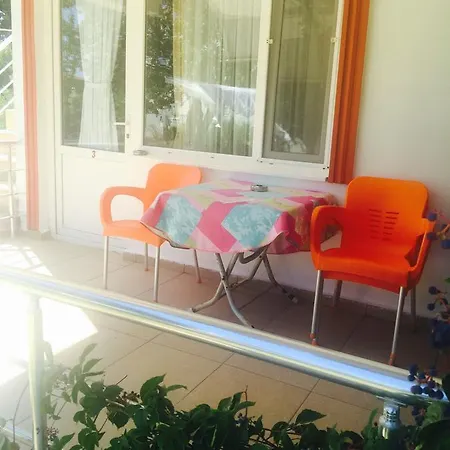 アパートホテル Lara Apart *